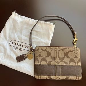 Coach wristlet in excellent condition